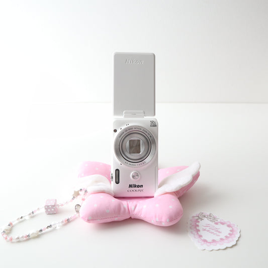 RARE NIKON COOLPIX S6900 (WHITE)