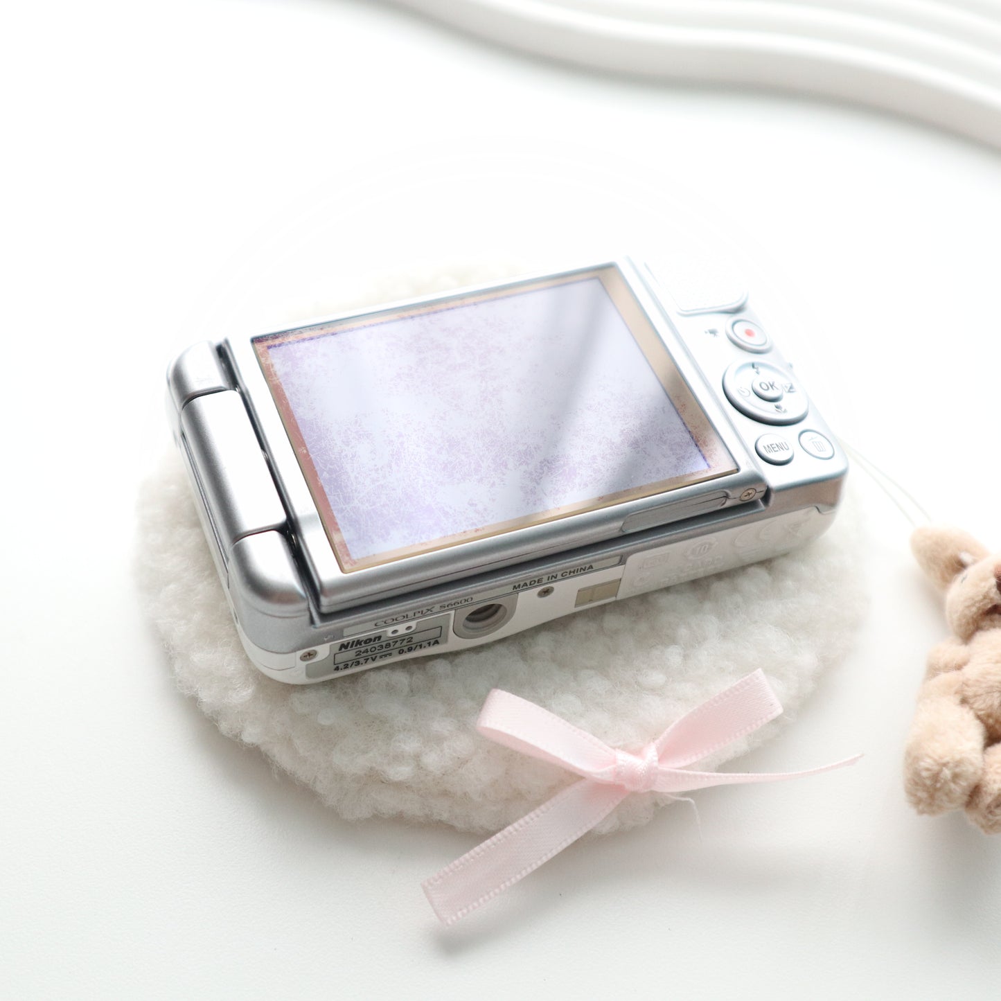 RARE NIKON COOLPIX S6600 (WHITE)