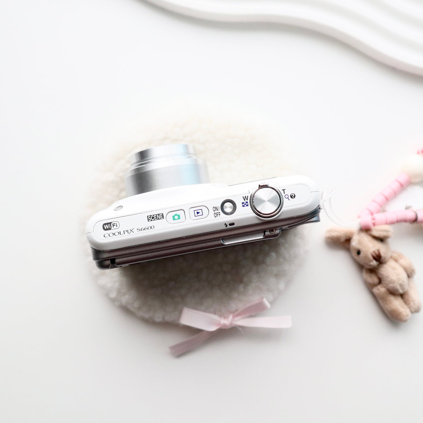 RARE NIKON COOLPIX S6600 (WHITE)