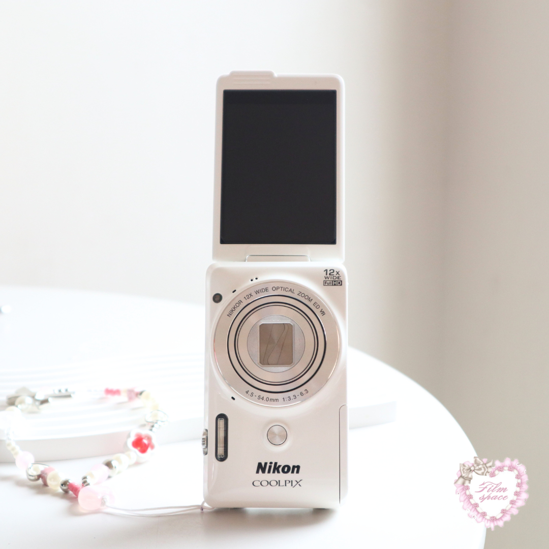 RARE NIKON COOLPIX S6900 (White)