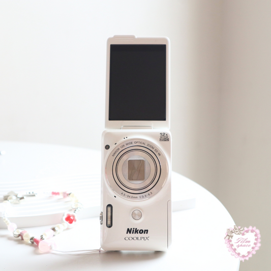 RARE NIKON COOLPIX S6900 (White)