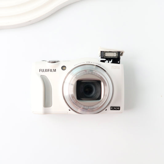 FUJIFILM FINEPIX F820 EXR (WHITE)