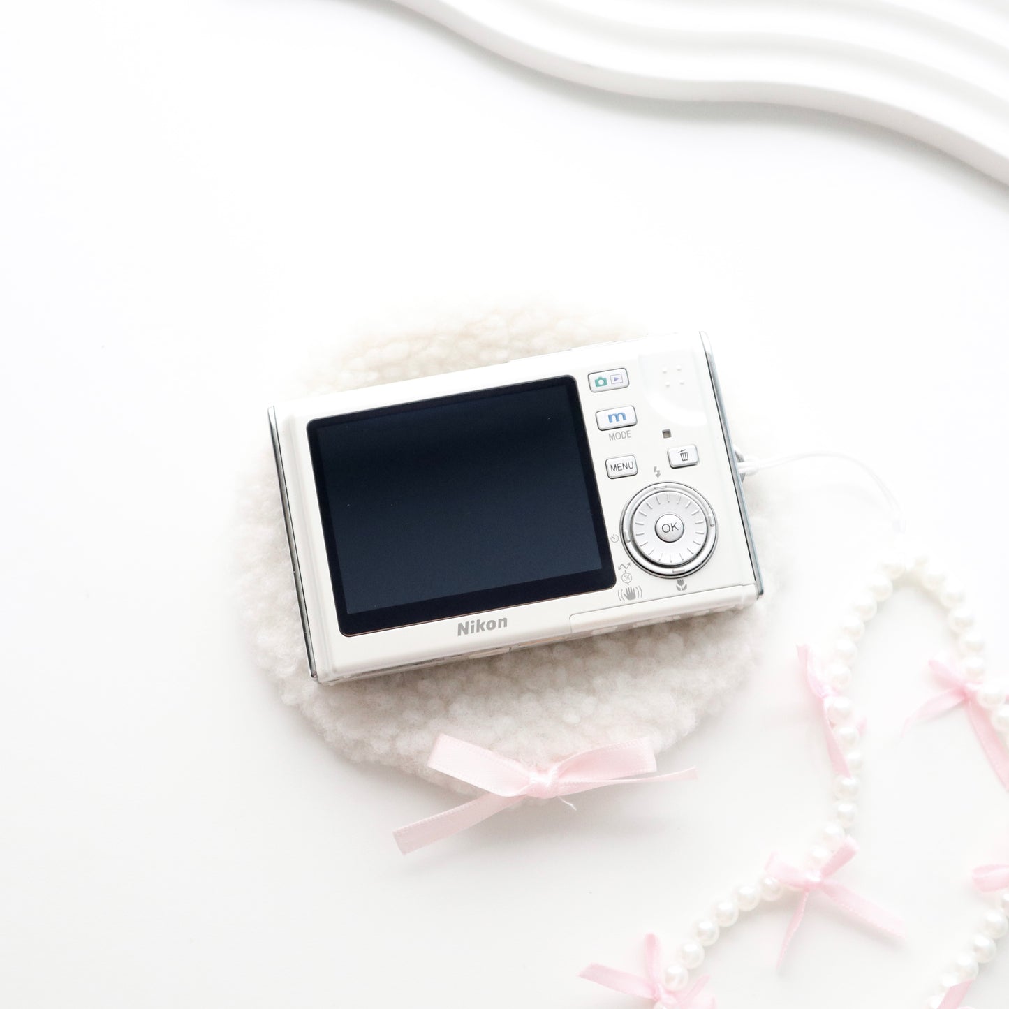 NIKON COOLPIX S8 (WHITE)