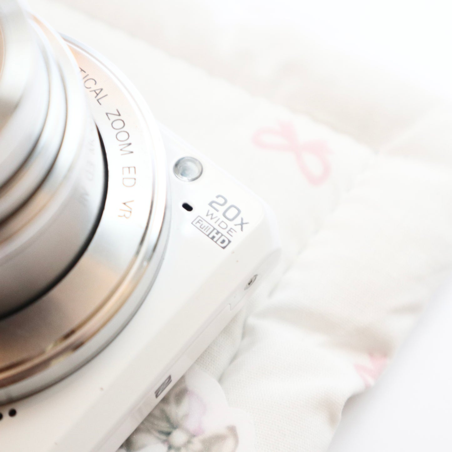 NIKON COOLPIX S7000 (WHITE)