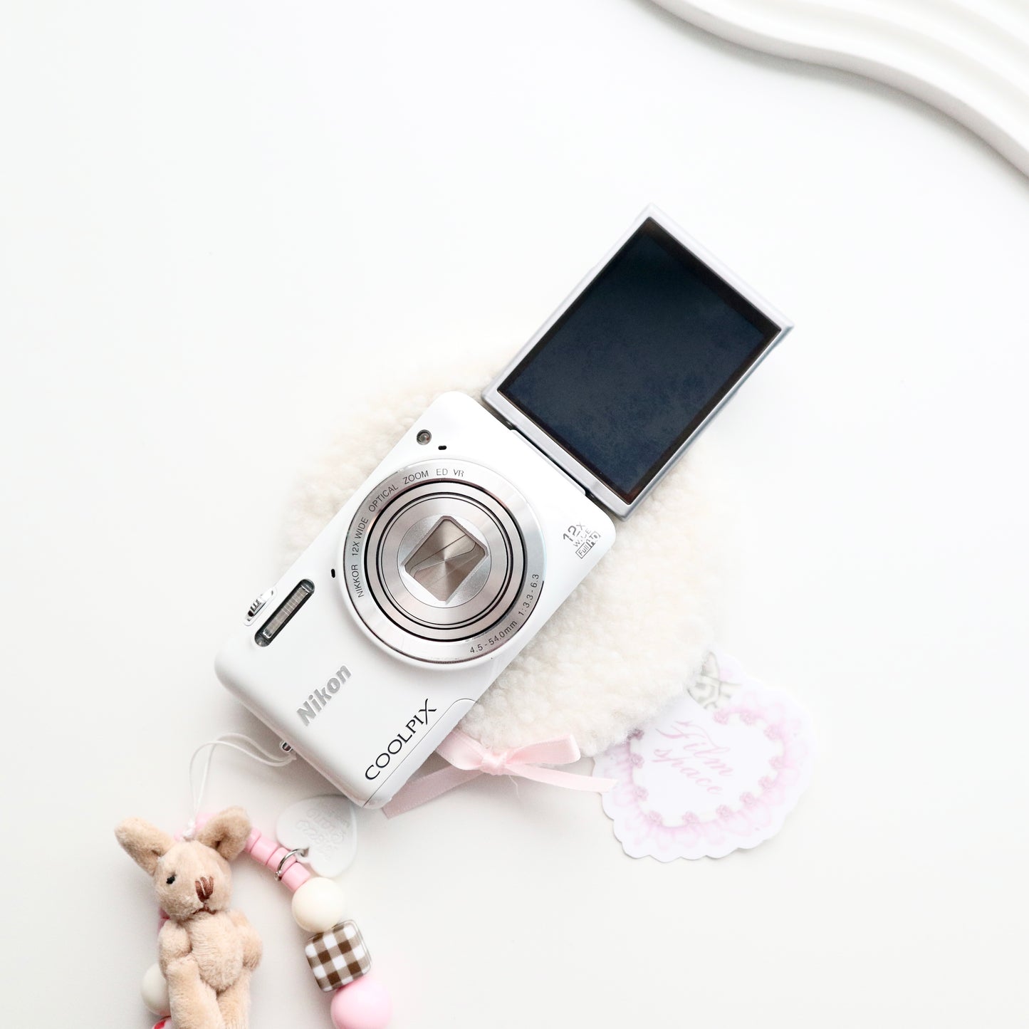 RARE NIKON COOLPIX S6600 (WHITE)