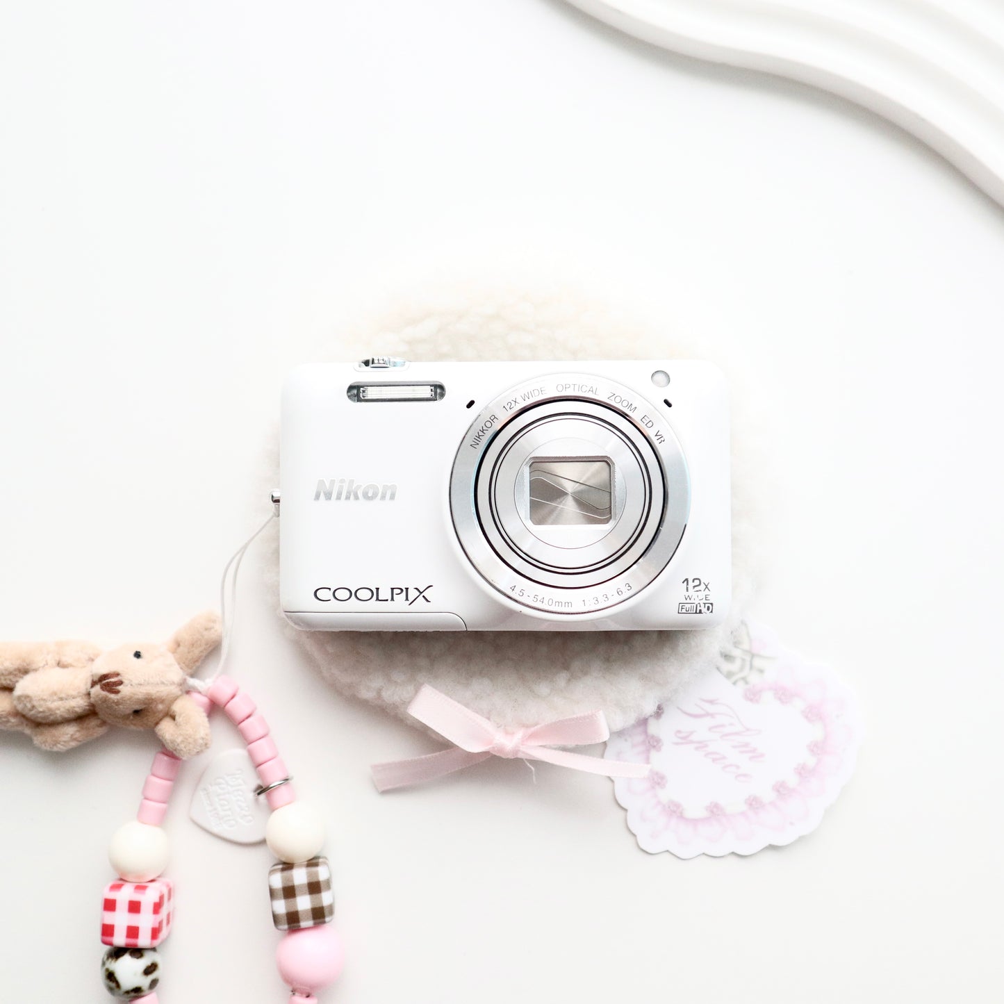 RARE NIKON COOLPIX S6600 (WHITE)