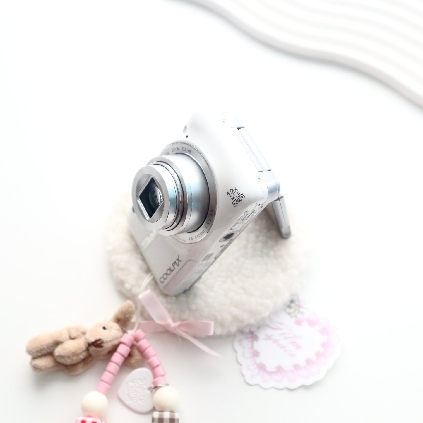 RARE NIKON COOLPIX S6600 (WHITE)