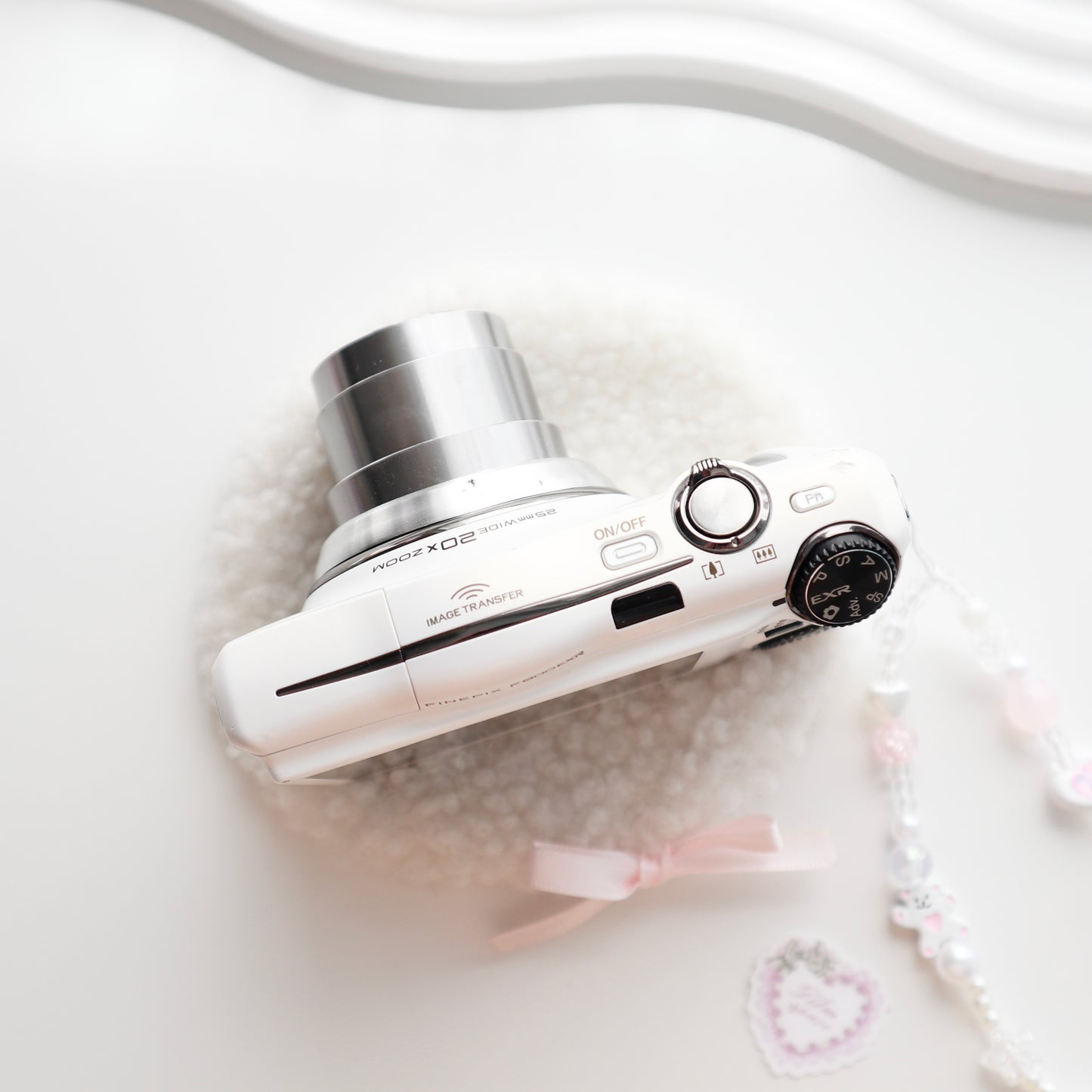 FUJIFILM FINEPIX F800 EXR (WHITE)