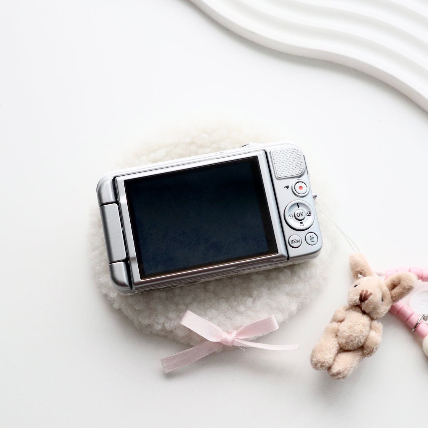 RARE NIKON COOLPIX S6600 (WHITE)