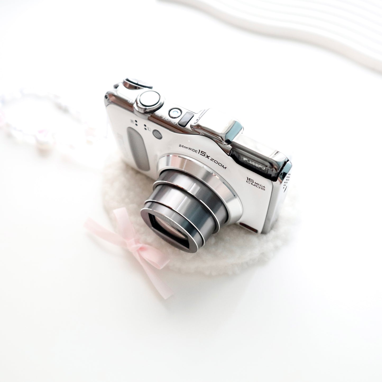 FUJIFILM FINEPIX F550 EXR (WHITE)