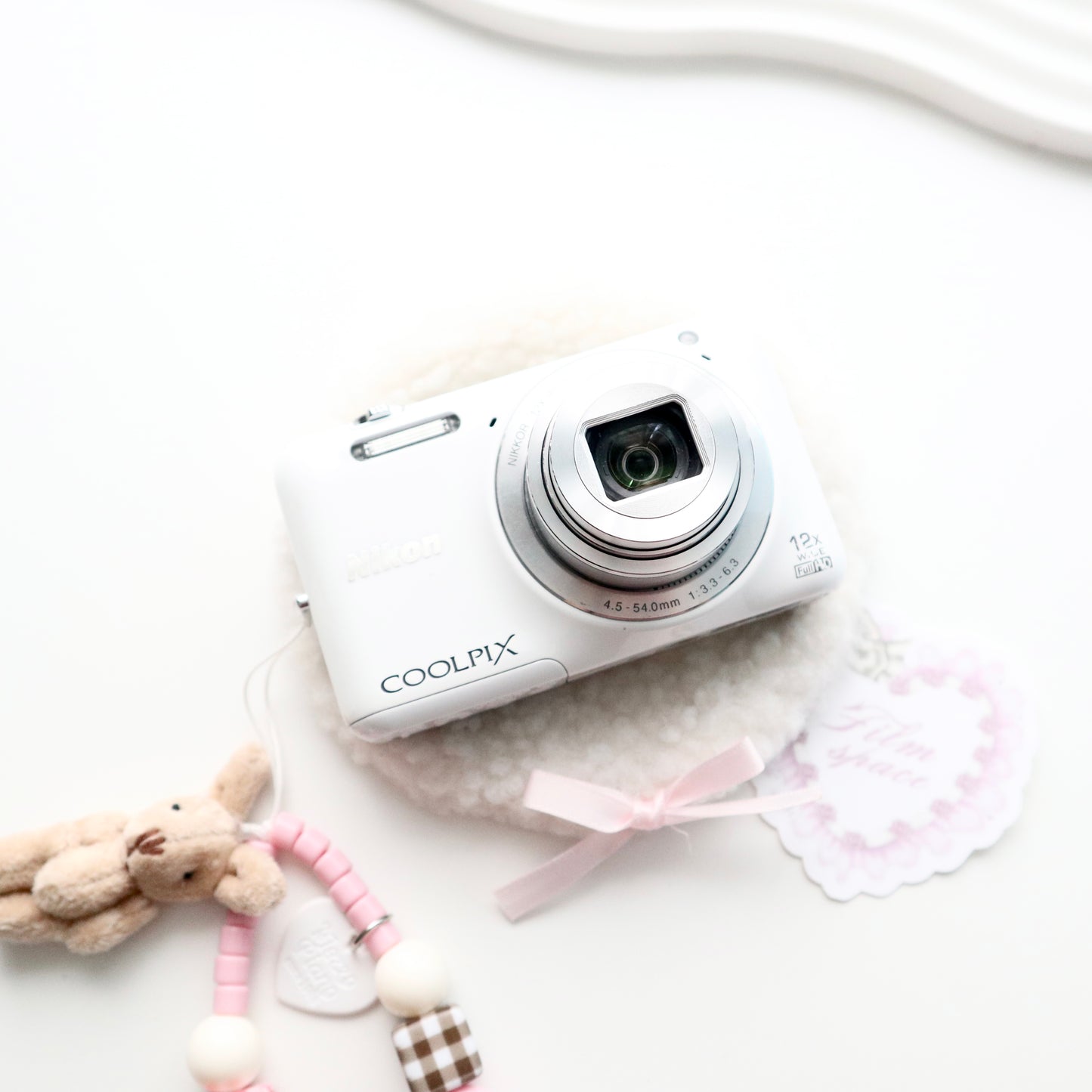 RARE NIKON COOLPIX S6600 (WHITE)