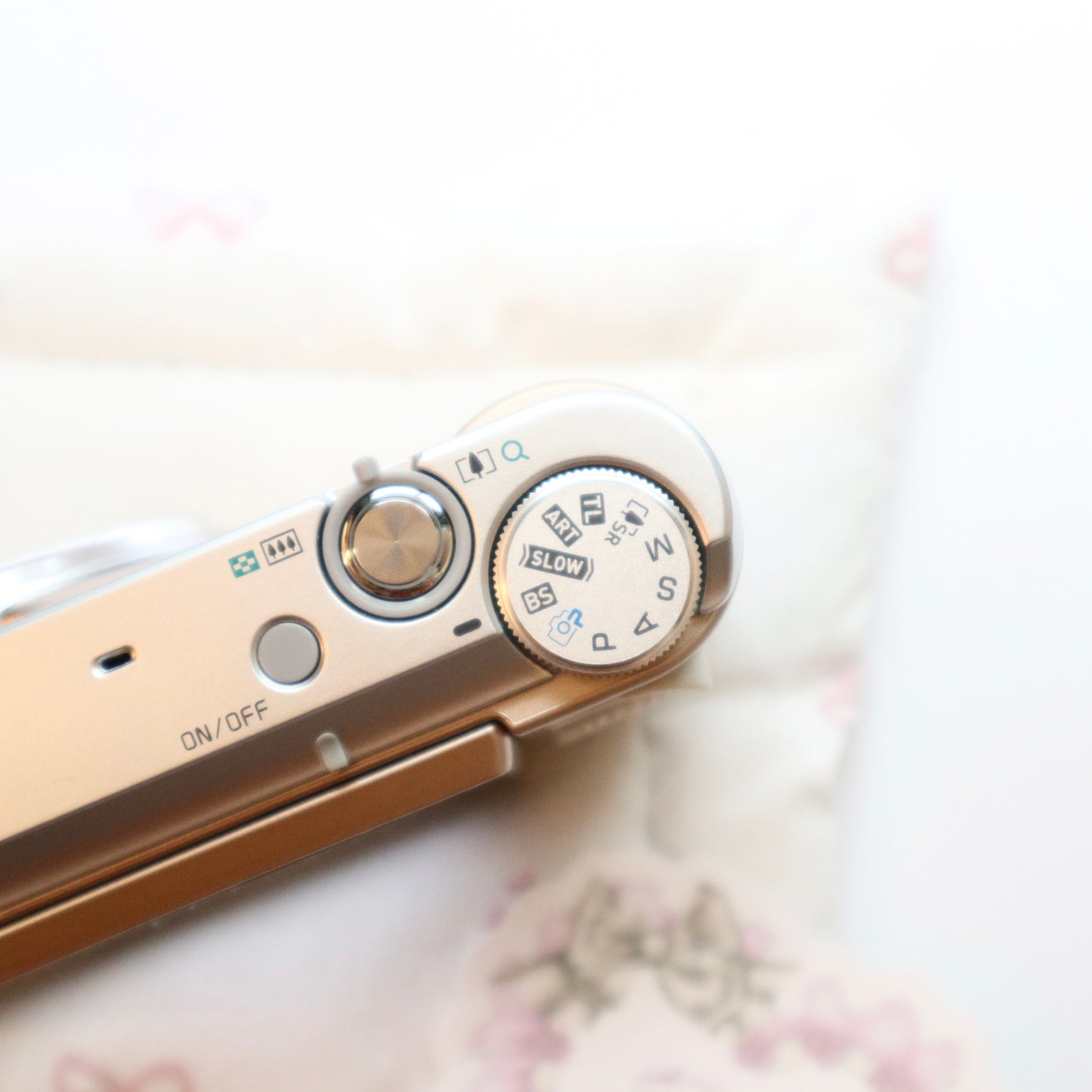 CASIO EXILIM ZR-1800 (CHAMPAGNE GOLD)
