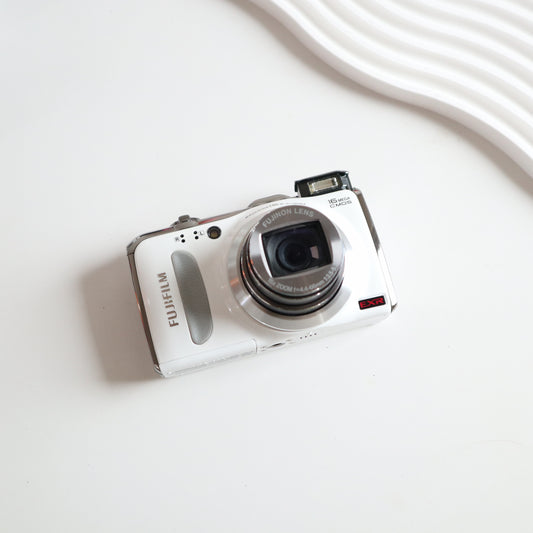 FUJIFILM FINEPIX F55O EXR (White)